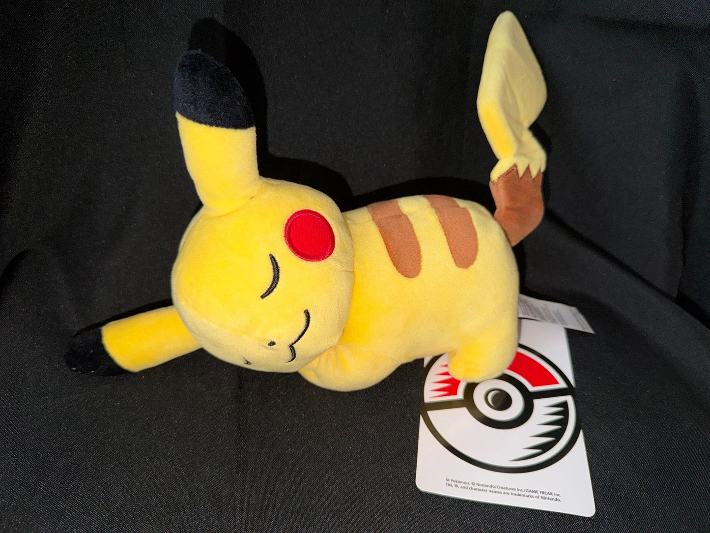 Pokemon Center TM Pikachu peluche Sleep